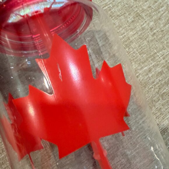 Maple Leaf Reusable 18oz Plastic Cups with Lids and Straws - 10 units - Picture 5 of 6